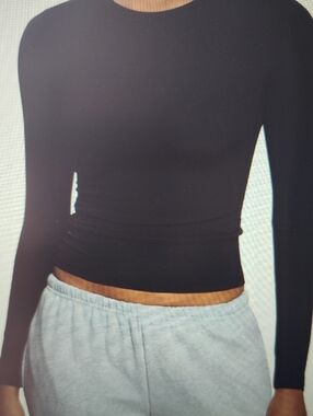CRZ YOGA Long-Sleeve Black Crop Top - Women's Fitted Crewneck